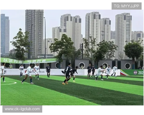 常州盐城足球赛引发冲突 球员暴力行为引发广泛关注与讨论